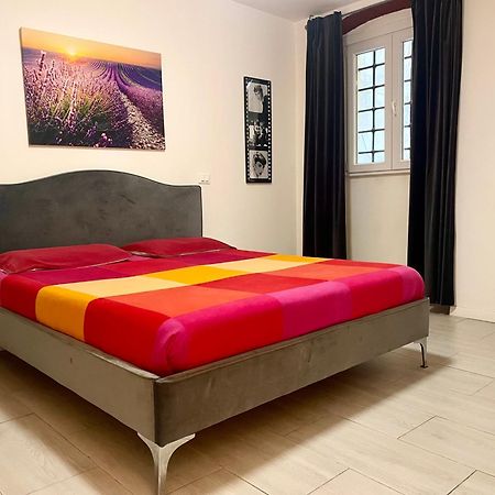 New Apartment 2 Minute From The Port 리보르노 외부 사진